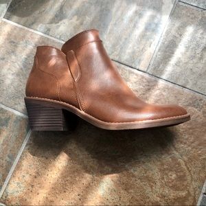 🌻Euro Soft by Sofft Chestnut Brown Ankle Booties